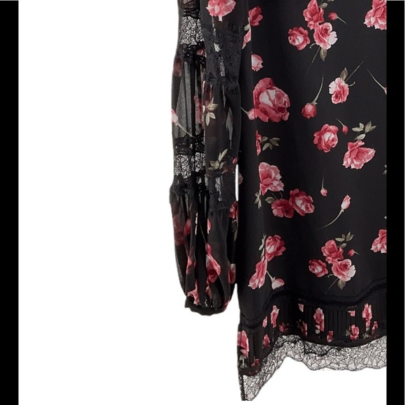 White House Black Market Woman's Tunic Size 2 Black Floral Lace Design - Picture 5 of 6